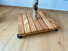 Lade das Bild in den Galerie-Viewer, Papageien Freisitz aus Birkenholz inkl. Futterschüsseln und Spielzeug 1,20 - 1,60 m