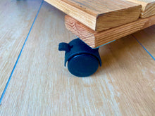 Lade das Bild in den Galerie-Viewer, Papageien Freisitz aus Birkenholz inkl. Futterschüsseln 1,20 - 1,60 m