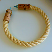Lade das Bild in den Galerie-Viewer, Papageien Sitzseil, Sitzstange aus Sisal/Birkenholz, Ø 30 mm, L= 80 - 120 cm