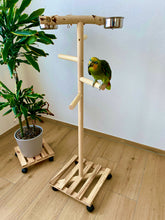 Lade das Bild in den Galerie-Viewer, Papageien Freisitz aus Birkenholz/Kiefernholz inkl. Futterschüsseln 1,20 m
